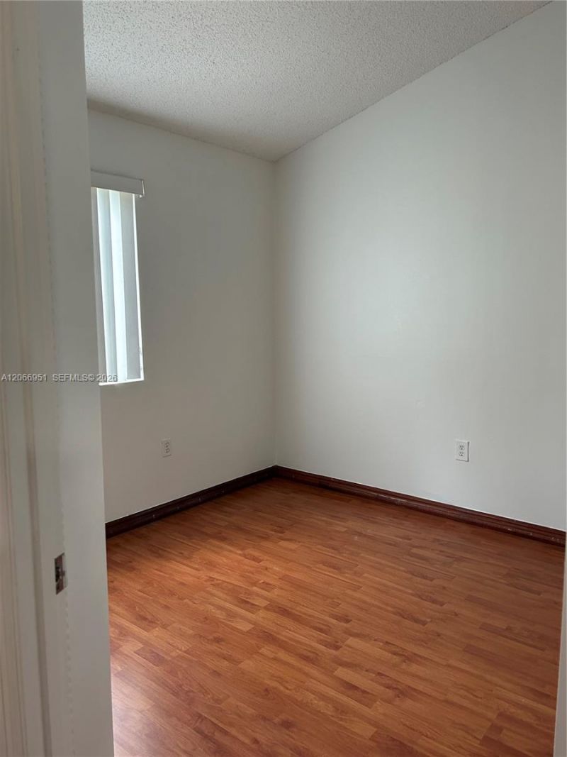 6245 Kendale Lakes Cr , Unit 215, Miami, FL 33183 Photo