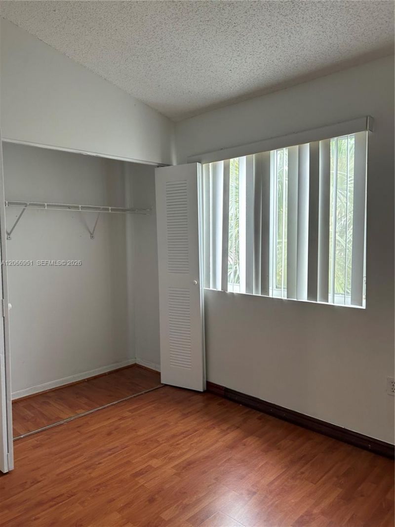 6245 Kendale Lakes Cr , Unit 215, Miami, FL 33183 Photo