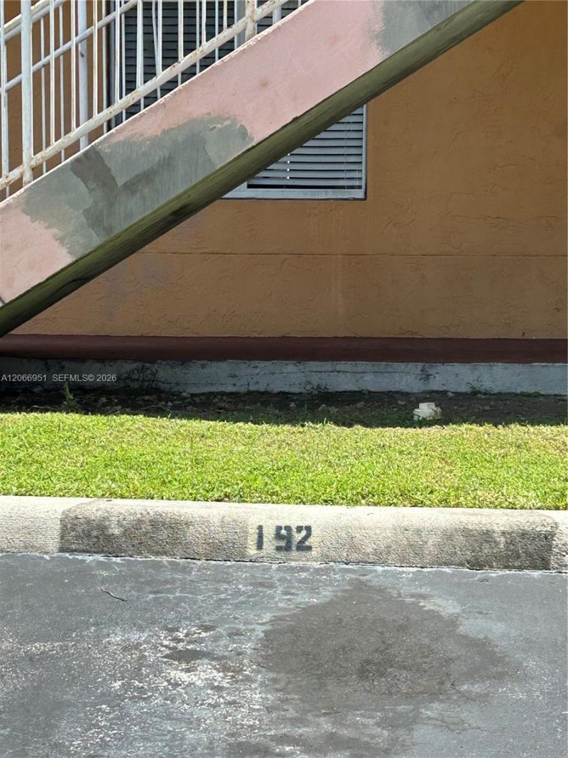 6245 Kendale Lakes Cr , Unit 215, Miami, FL 33183 Photo