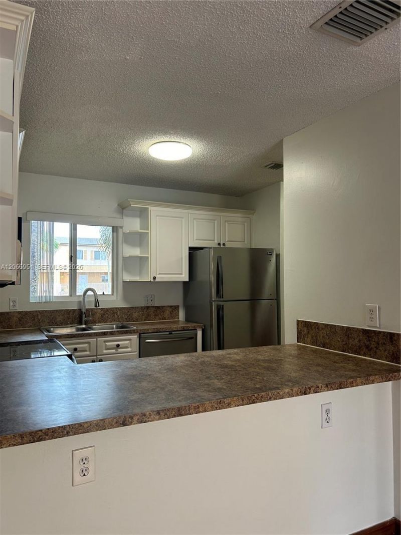 6245 Kendale Lakes Cr , Unit 215, Miami, FL 33183 Photo