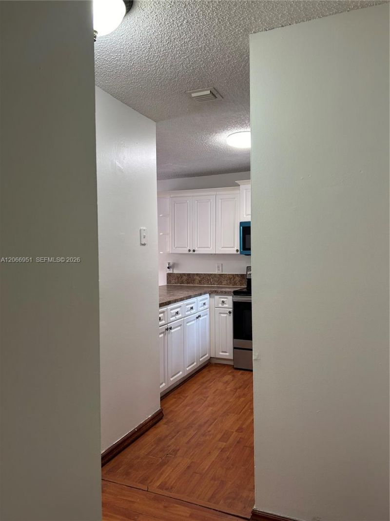 6245 Kendale Lakes Cr , Unit 215, Miami, FL 33183 Photo