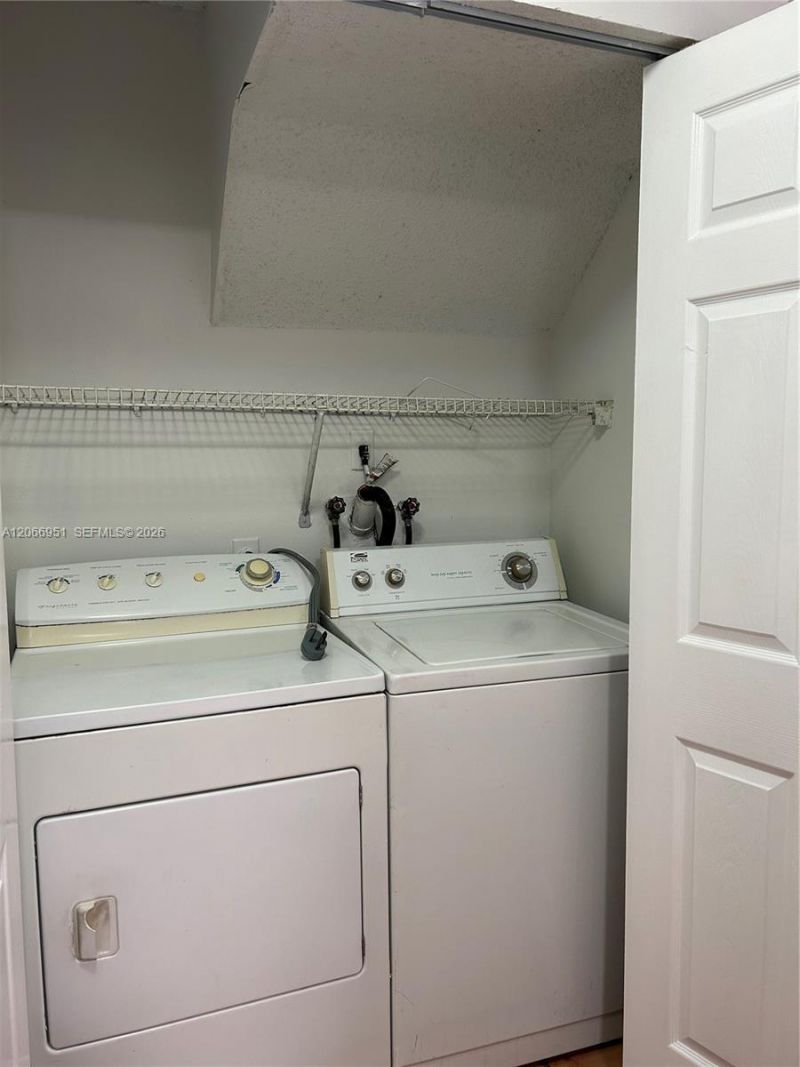 6245 Kendale Lakes Cr , Unit 215, Miami, FL 33183 Photo