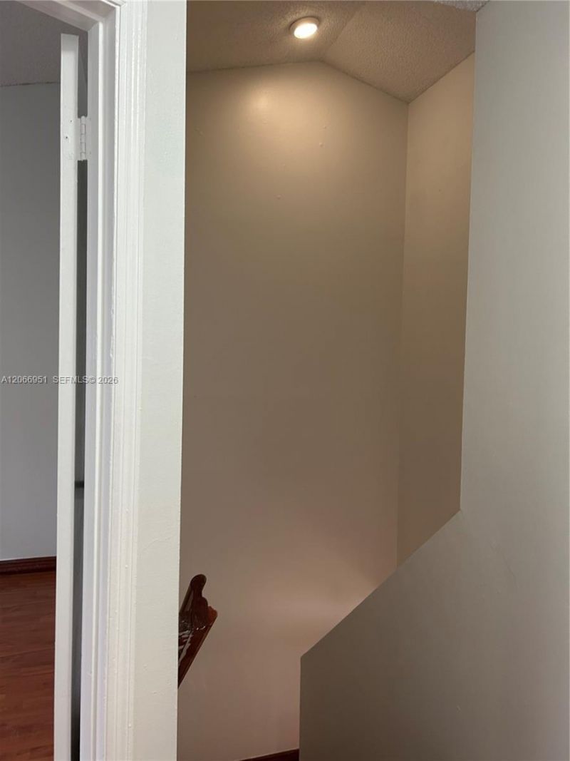 6245 Kendale Lakes Cr , Unit 215, Miami, FL 33183 Photo