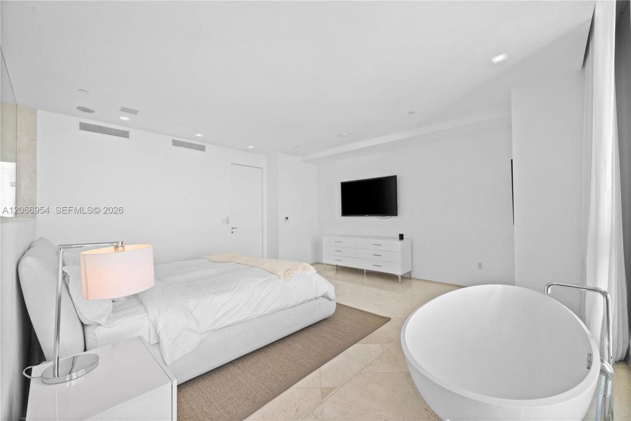 100 S Pointe Dr, Unit 3207, Miami Beach, FL 33139 Photo