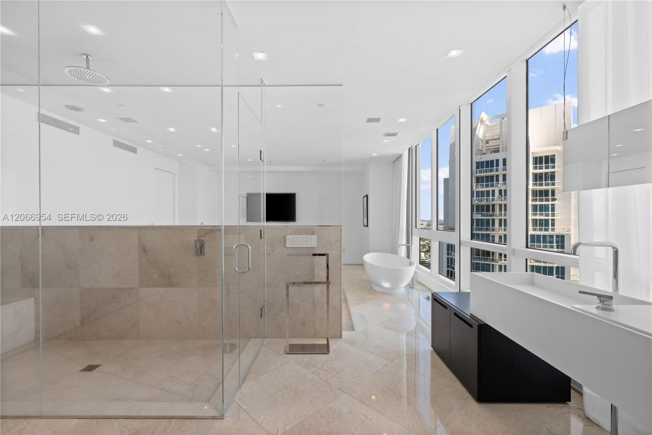 100 S Pointe Dr, Unit 3207, Miami Beach, FL 33139 Photo