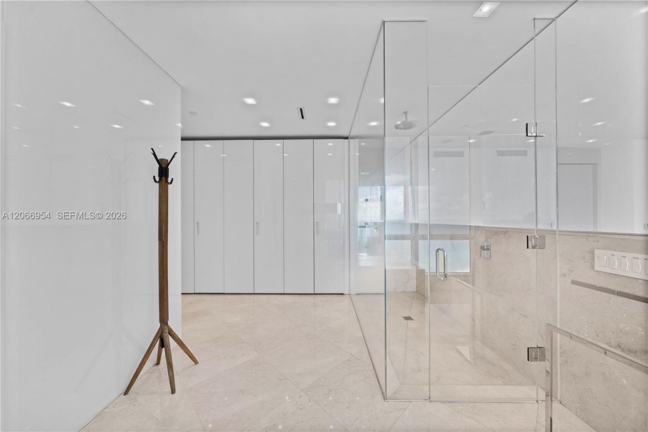 100 S Pointe Dr, Unit 3207, Miami Beach, FL 33139 Photo