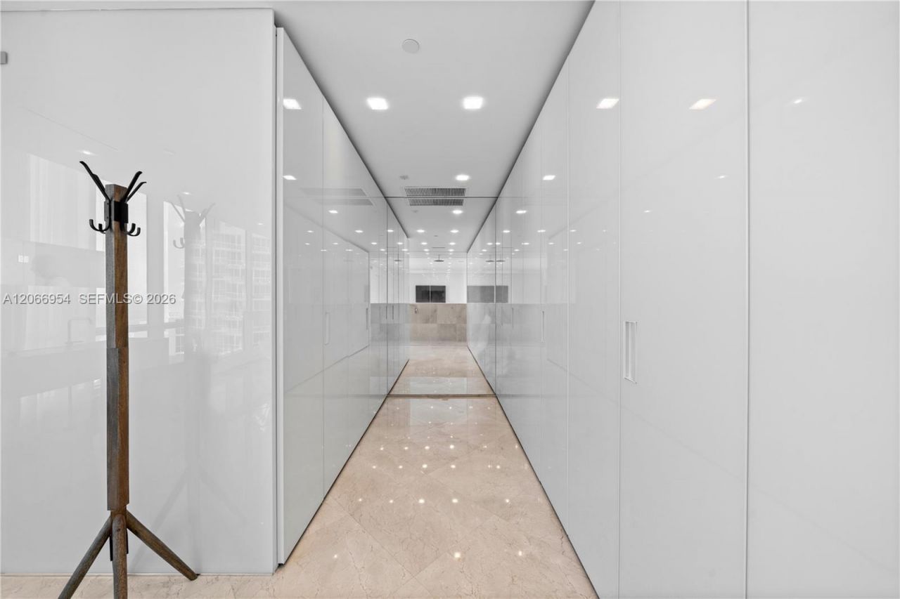 100 S Pointe Dr, Unit 3207, Miami Beach, FL 33139 Photo