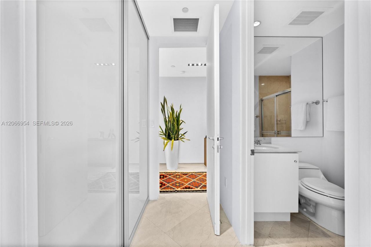 100 S Pointe Dr, Unit 3207, Miami Beach, FL 33139 Photo