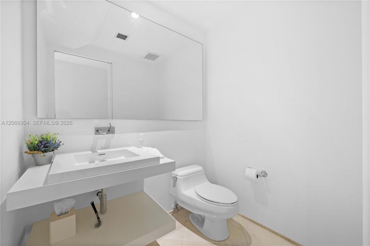 100 S Pointe Dr, Unit 3207, Miami Beach, FL 33139 Photo