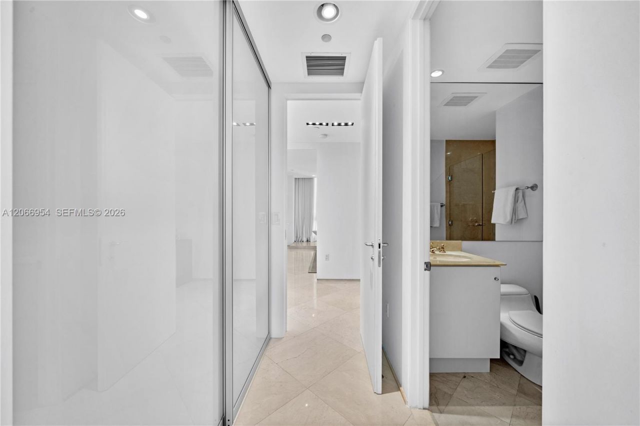 100 S Pointe Dr, Unit 3207, Miami Beach, FL 33139 Photo
