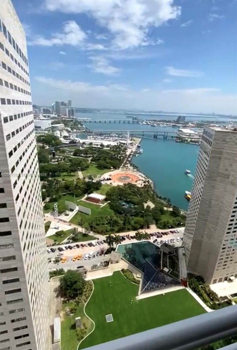 325 S Biscayne Blvd , Unit 4214, Miami, FL 33131 Photo