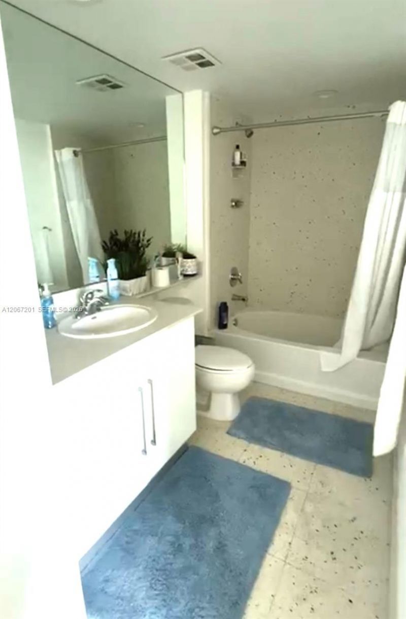 325 S Biscayne Blvd , Unit 4214, Miami, FL 33131 Photo