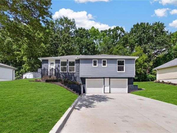 9310 NW 68th Street, Parkville, MO 64152