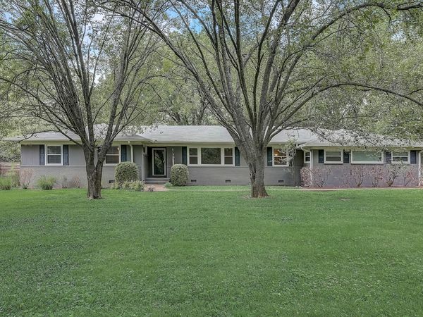 808 Battery Ln, Nashville, TN 37220
