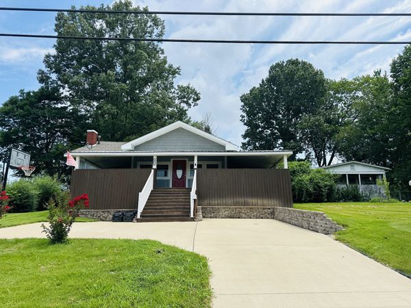 822 N 4th St, Central City, KY 42330