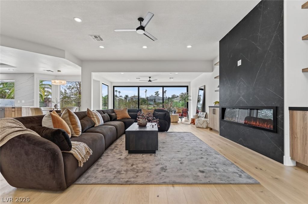 1900 Glenview Drive, Las Vegas, NV 89134