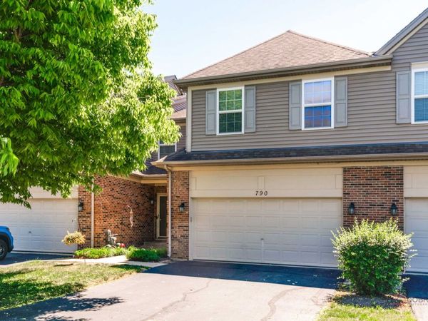 790 Oak Hollow Road , Crystal Lake, IL 60014