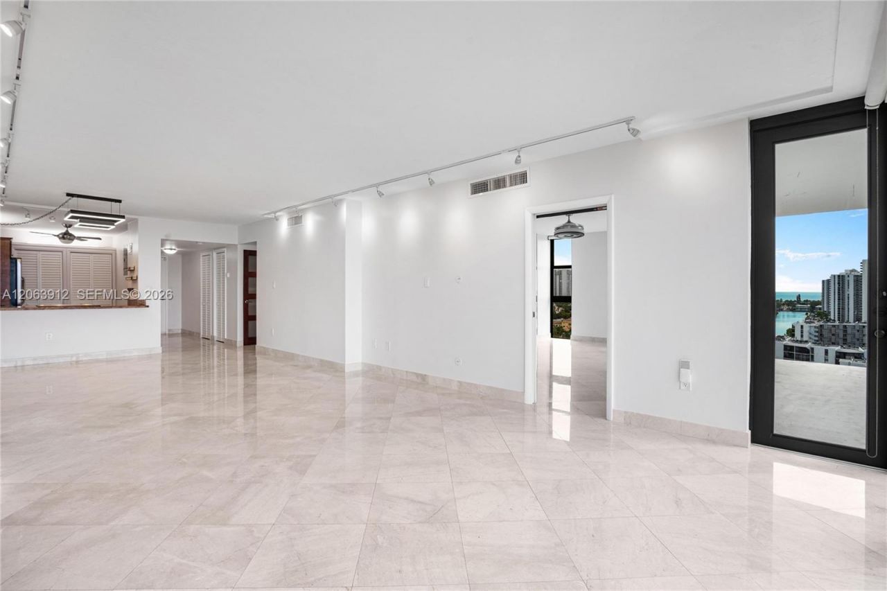 3375 N Country Club Dr, Unit 1605, Aventura, FL 33180 Photo