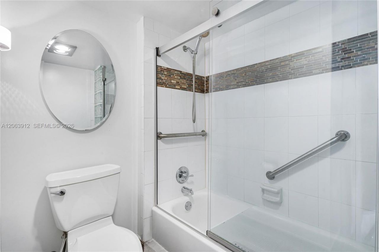 3375 N Country Club Dr, Unit 1605, Aventura, FL 33180 Photo