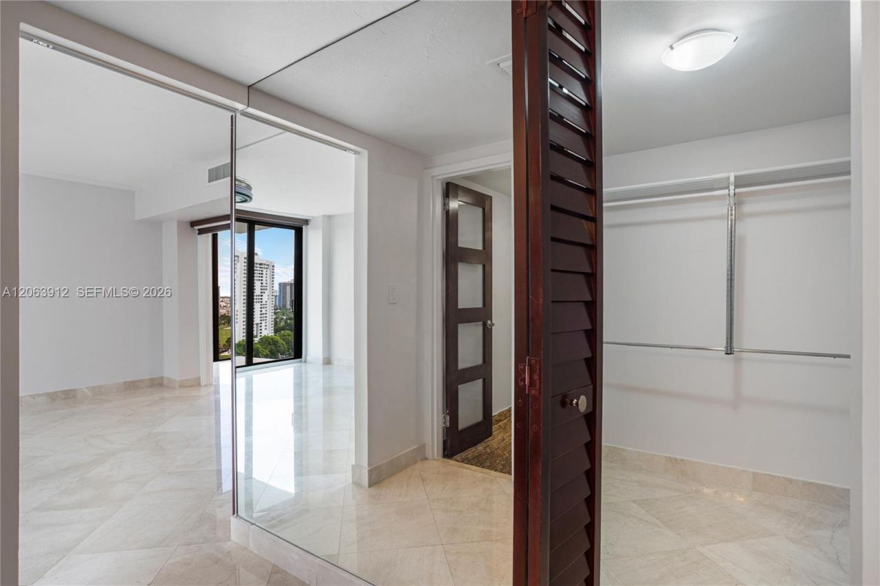 3375 N Country Club Dr, Unit 1605, Aventura, FL 33180 Photo