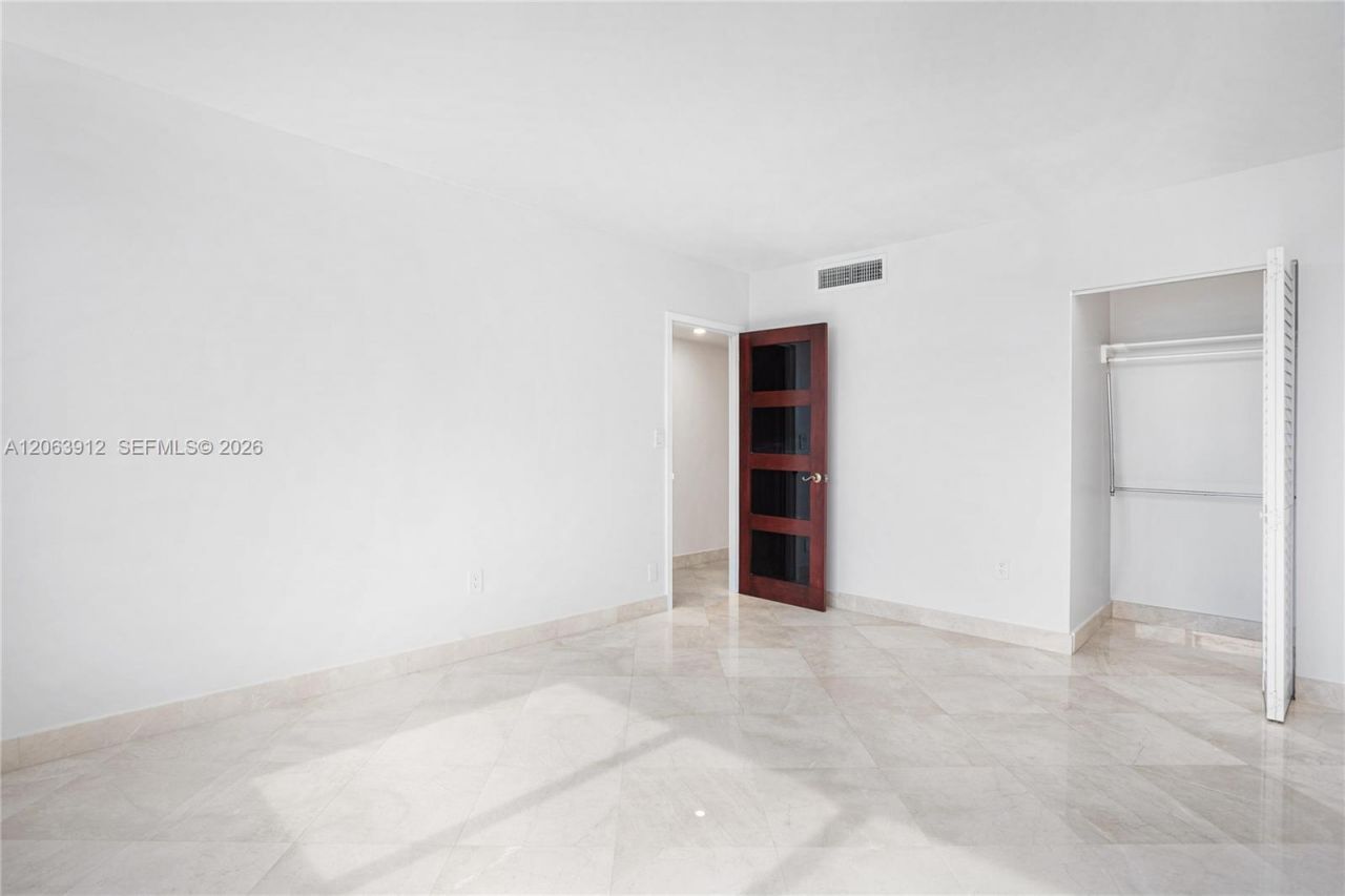 3375 N Country Club Dr, Unit 1605, Aventura, FL 33180 Photo