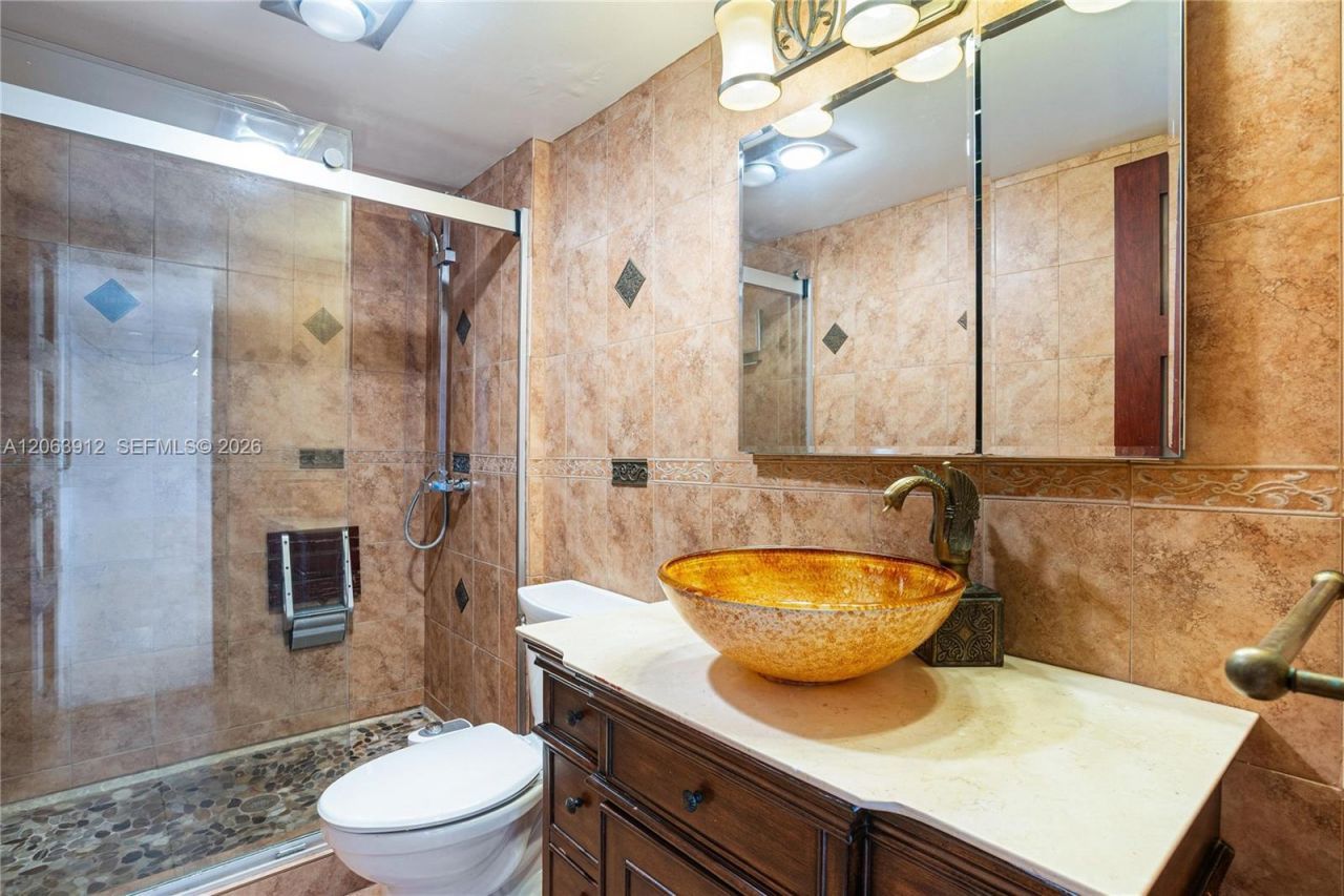 3375 N Country Club Dr, Unit 1605, Aventura, FL 33180 Photo