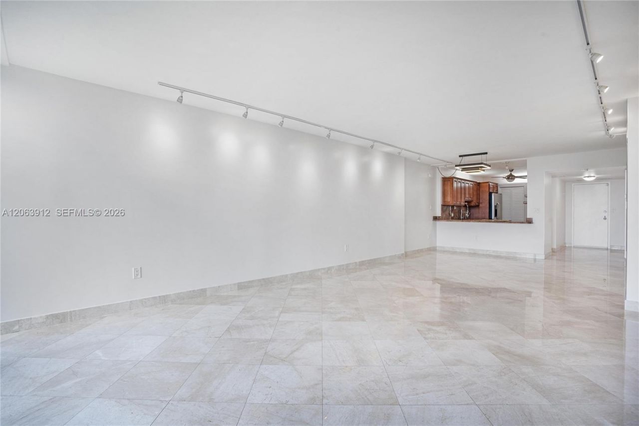 3375 N Country Club Dr, Unit 1605, Aventura, FL 33180 Photo