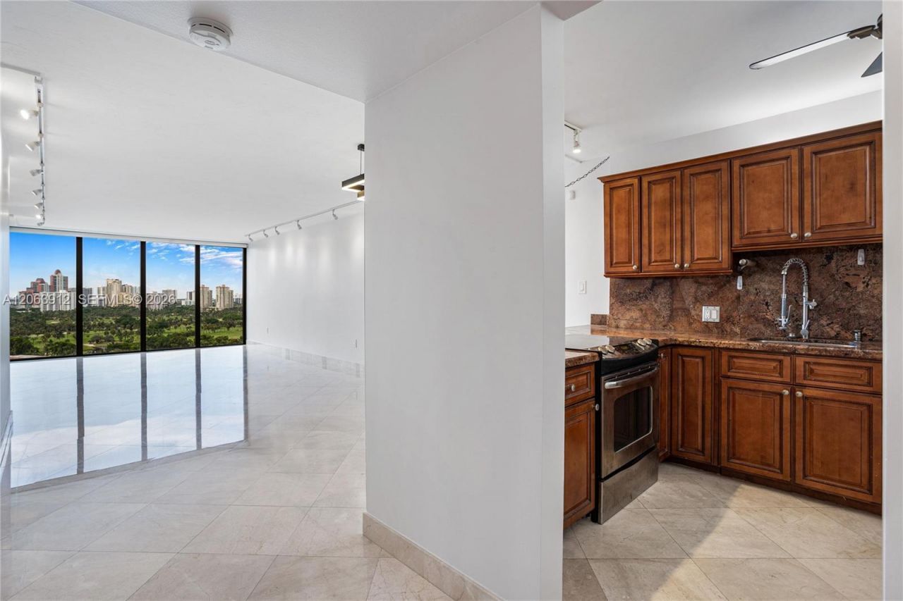 3375 N Country Club Dr, Unit 1605, Aventura, FL 33180 Photo