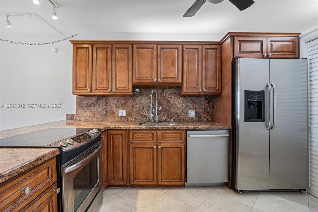 3375 N Country Club Dr, Unit 1605, Aventura, FL 33180 Photo