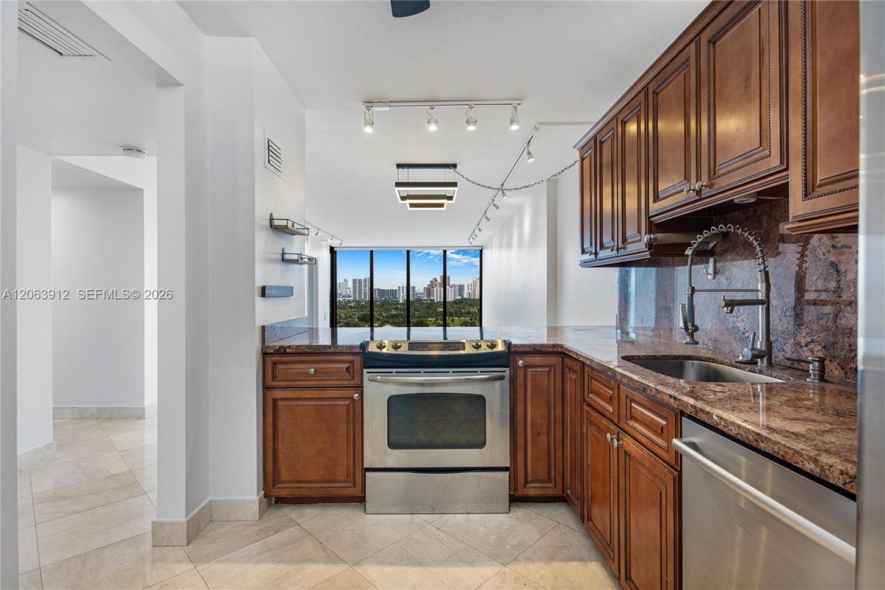 3375 N Country Club Dr, Unit 1605, Aventura, FL 33180 Photo
