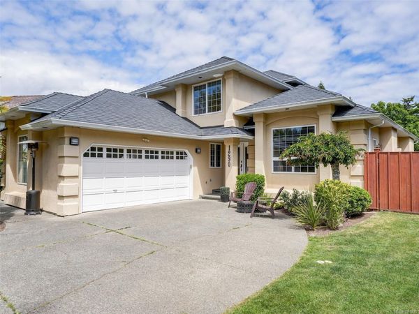 1290 Les Meadows Cres , Saanich, BC V8X 5G4