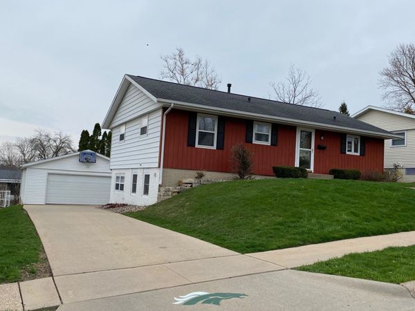 1752 Sharon Drive, Dubuque, IA 52002