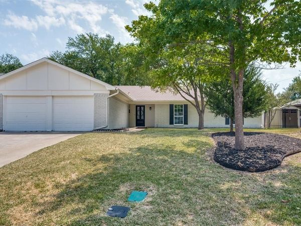 2904 Steve Drive, Hurst, TX 76054