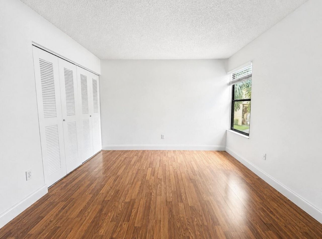206 Lakeview Drive E, Royal Palm Beach, FL 33411 Photo