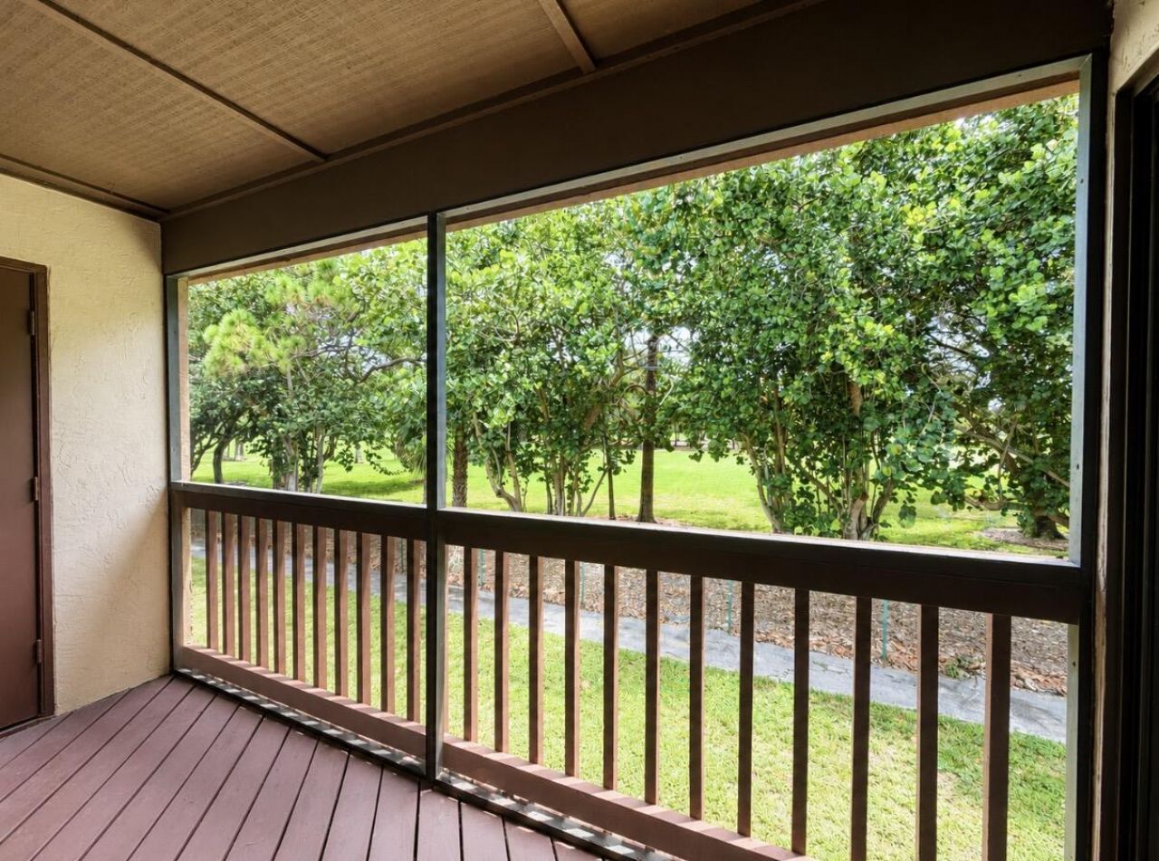 206 Lakeview Drive E, Royal Palm Beach, FL 33411 Photo