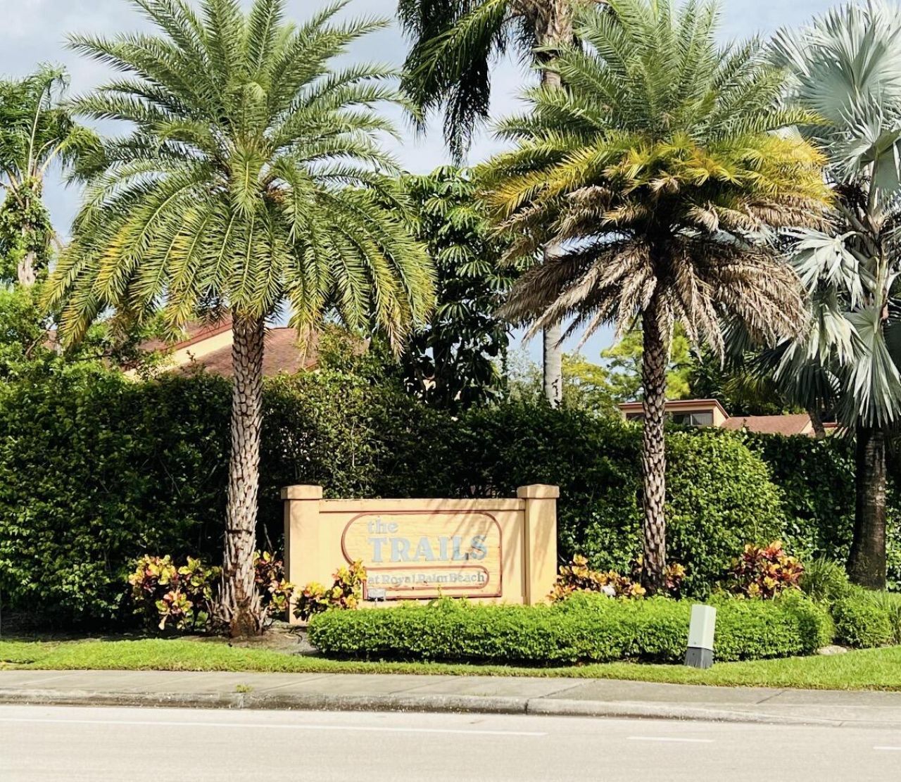 206 Lakeview Drive E, Royal Palm Beach, FL 33411 Photo