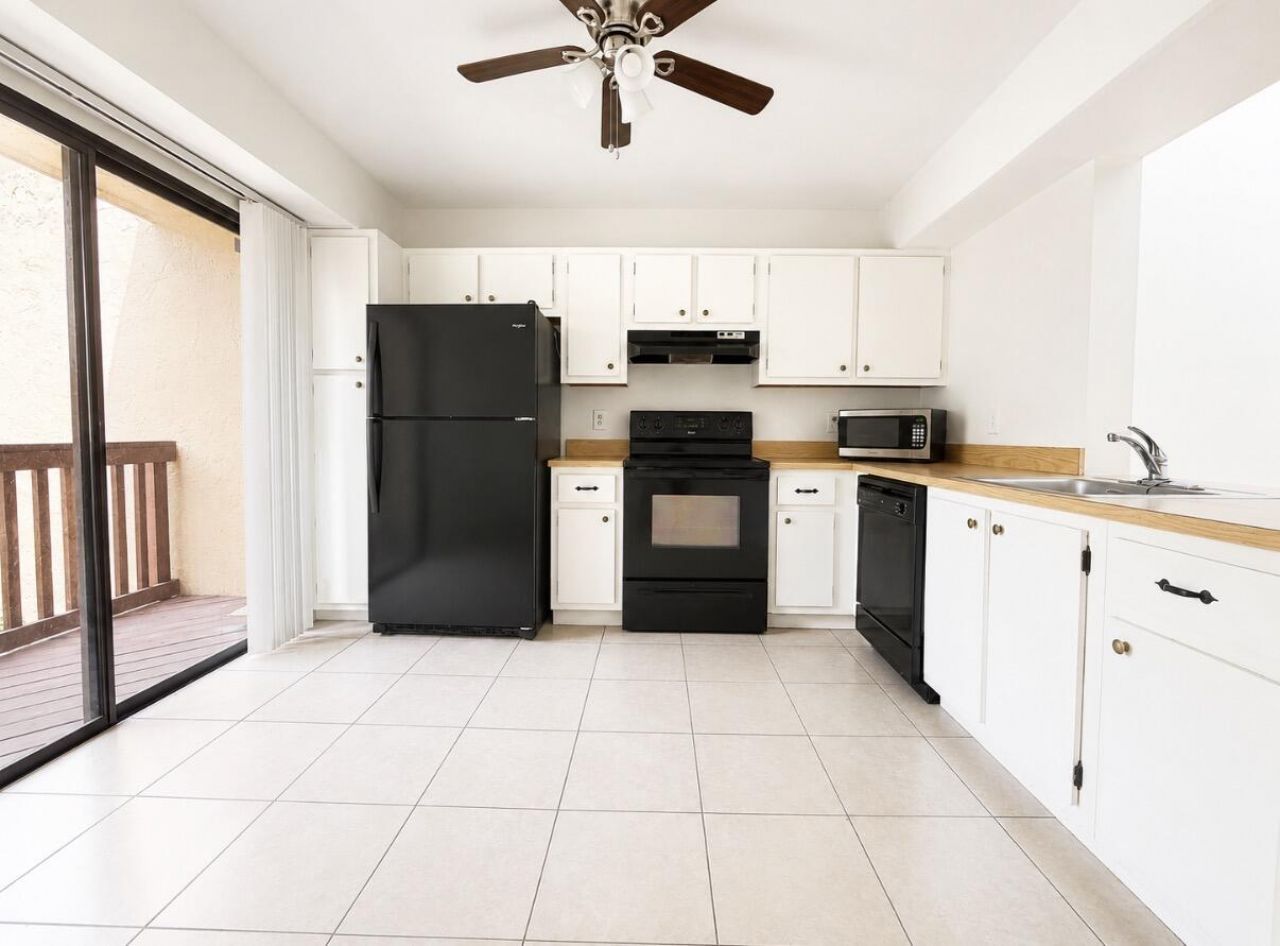 206 Lakeview Drive E, Royal Palm Beach, FL 33411 Photo