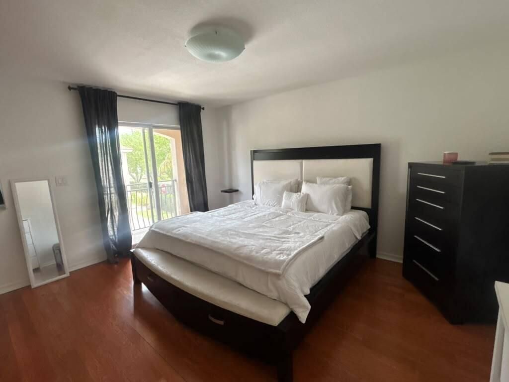 238 SE 2nd Avenue, Hallandale Beach, FL 33009 Photo