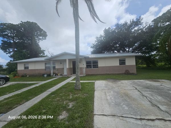 2572 SENECA Avenue, Fort Pierce, FL 34946