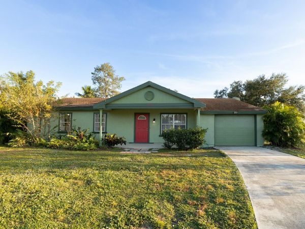 1382 SE Vestridge Lane, Port St. Lucie, FL 34952
