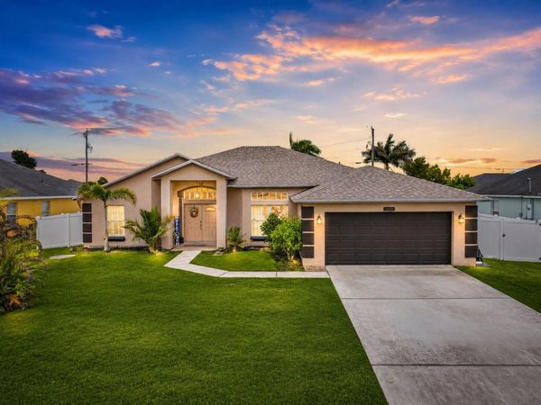 1929 SW Breezeway Street, Port St. Lucie, FL 34987