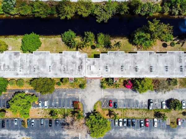 3900 NW 76th Avenue, Unit 212, Sunrise, FL 33351