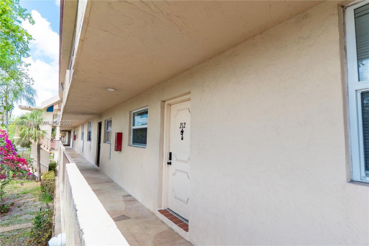 3900 NW 76th Avenue, Unit 212, Sunrise, FL 33351 Photo