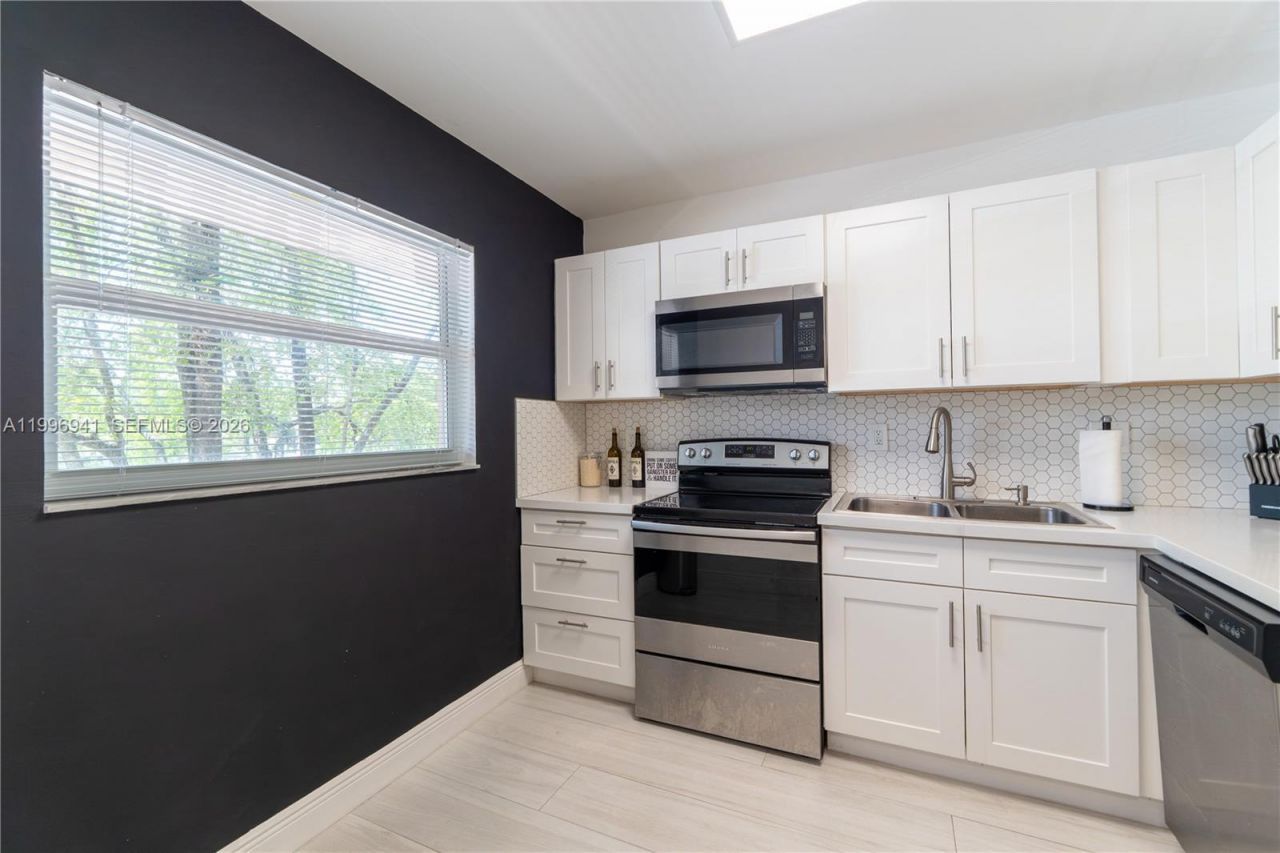 3900 NW 76th Avenue, Unit 212, Sunrise, FL 33351 Photo