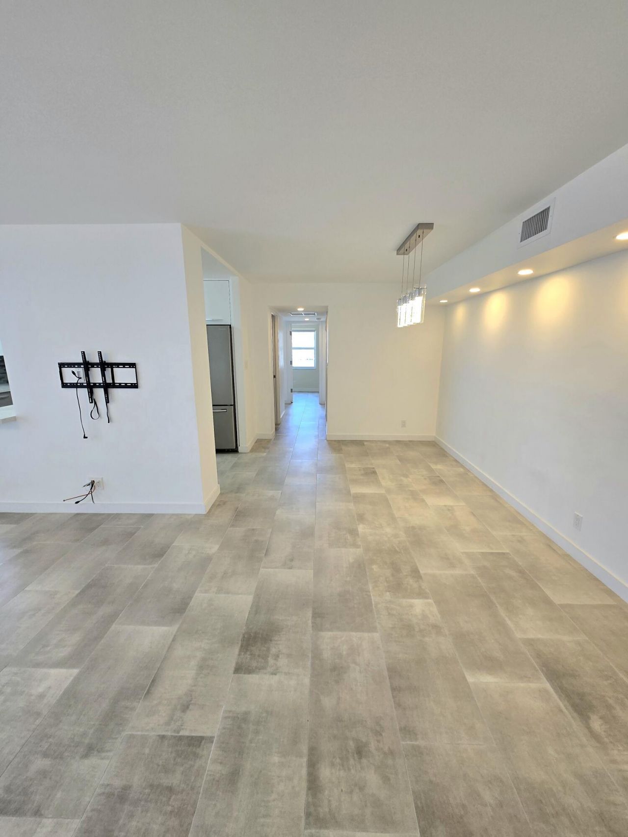 137 Golden Isles Drive, Unit 414, Hallandale Beach, FL 33009 Photo