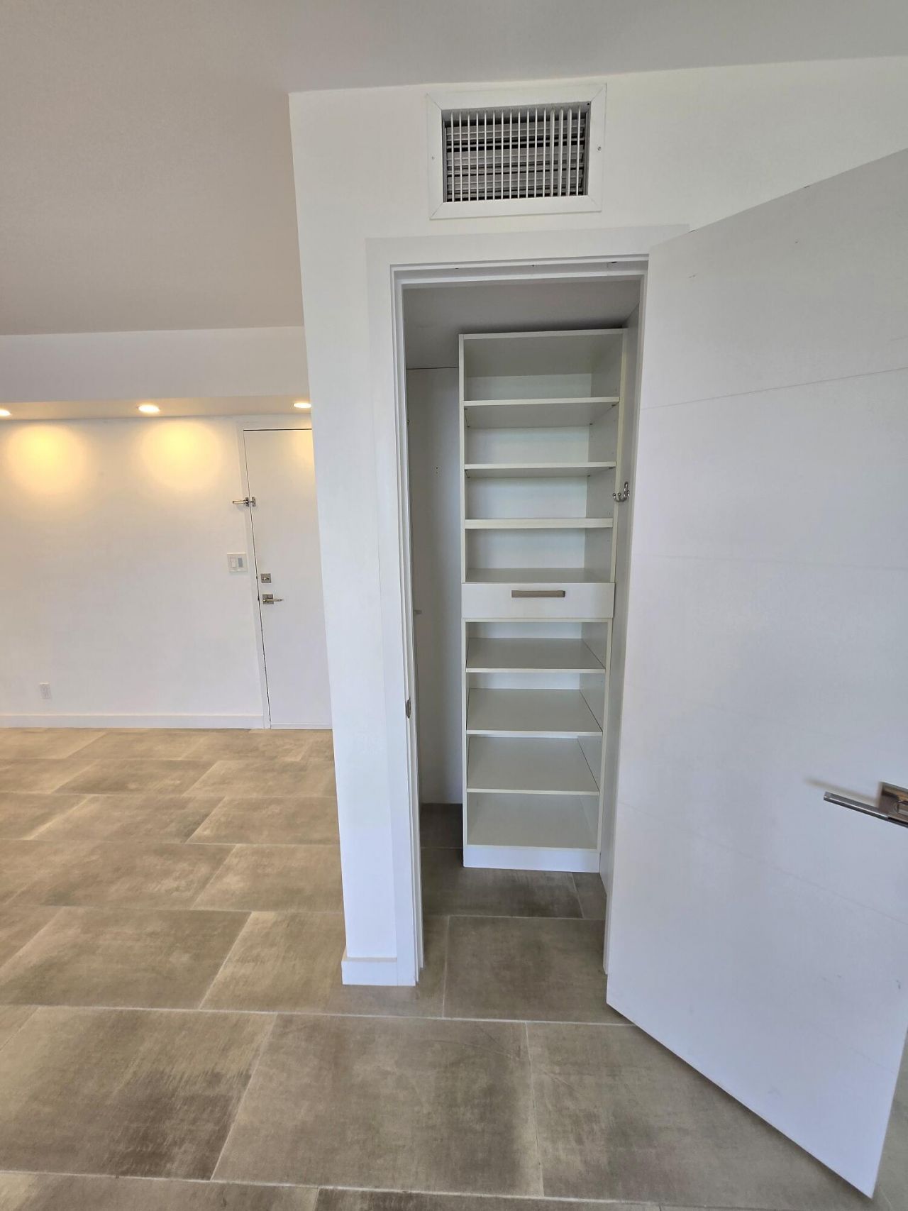137 Golden Isles Drive, Unit 414, Hallandale Beach, FL 33009 Photo