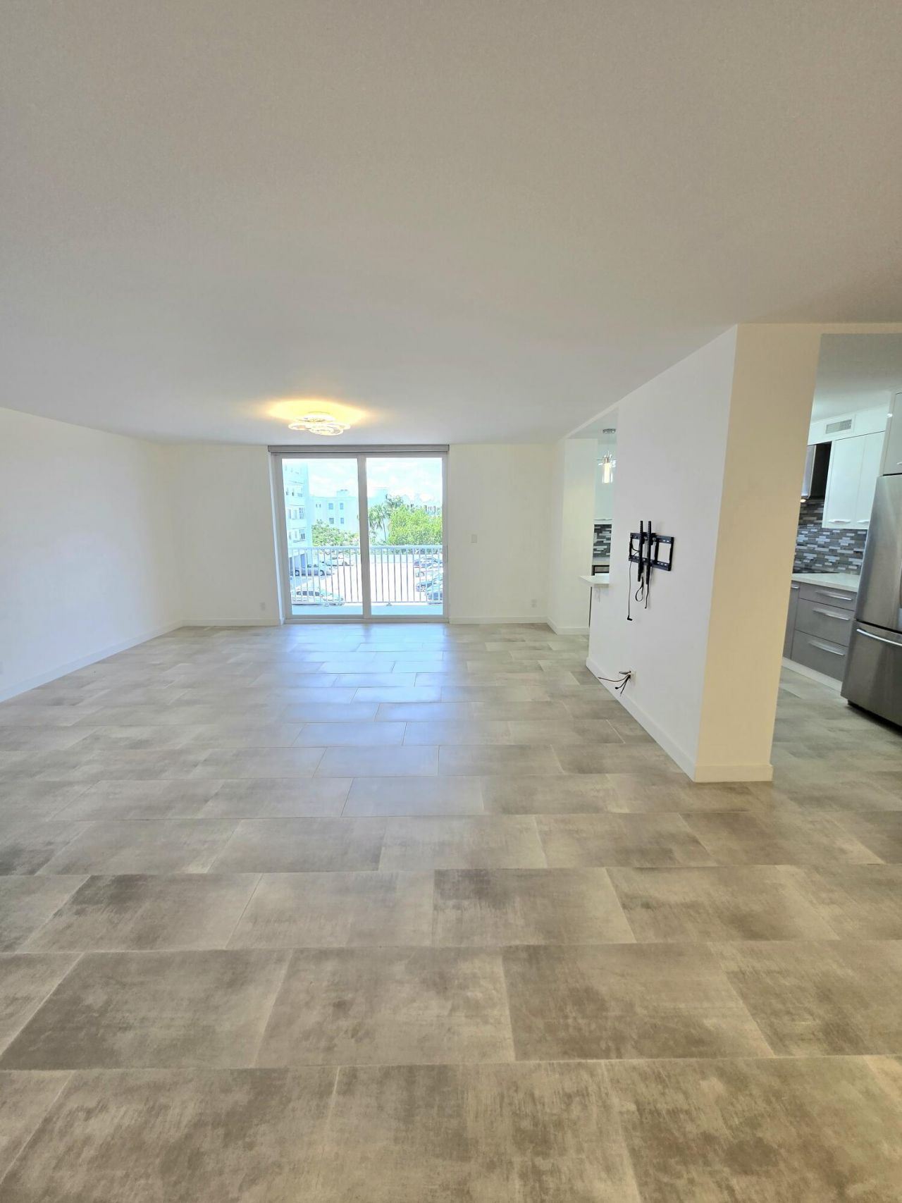 137 Golden Isles Drive, Unit 414, Hallandale Beach, FL 33009 Photo
