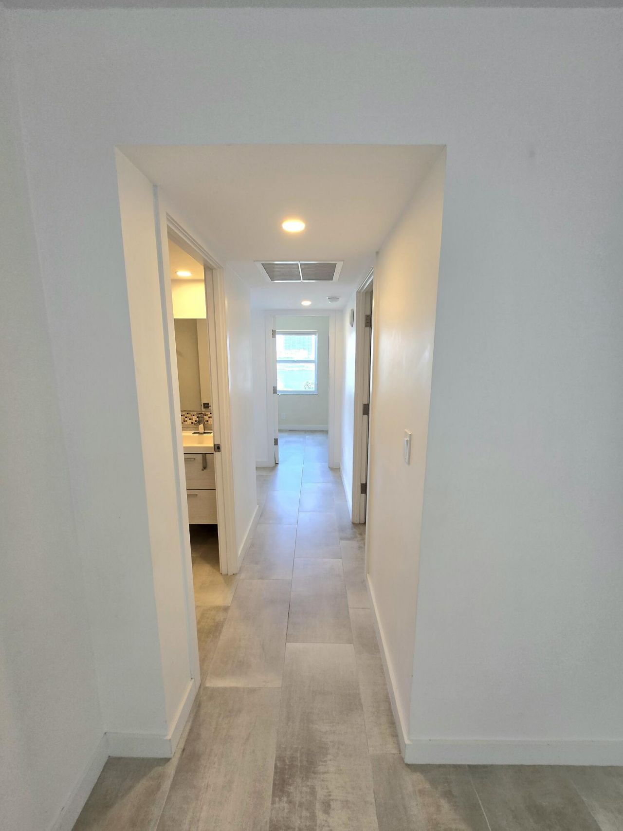 137 Golden Isles Drive, Unit 414, Hallandale Beach, FL 33009 Photo