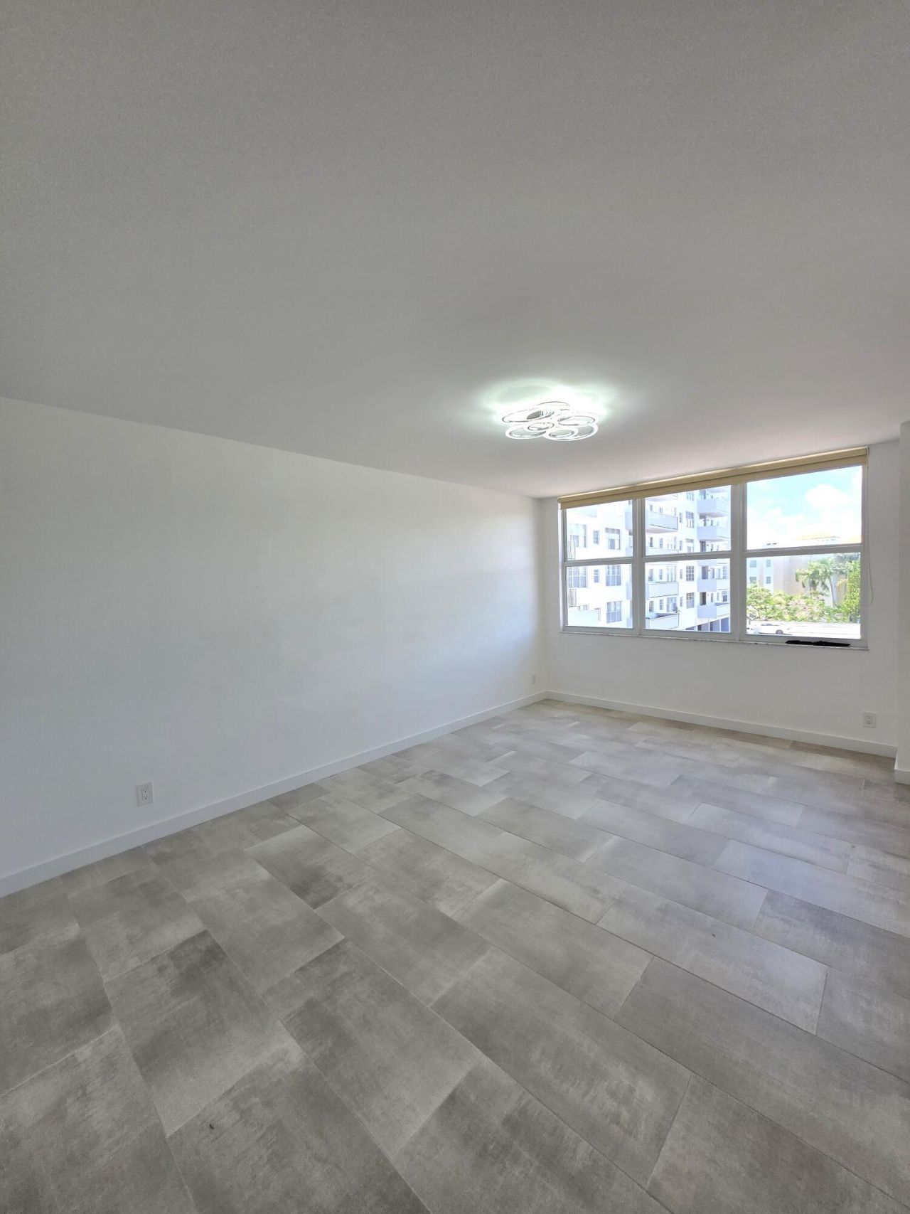 137 Golden Isles Drive, Unit 414, Hallandale Beach, FL 33009 Photo