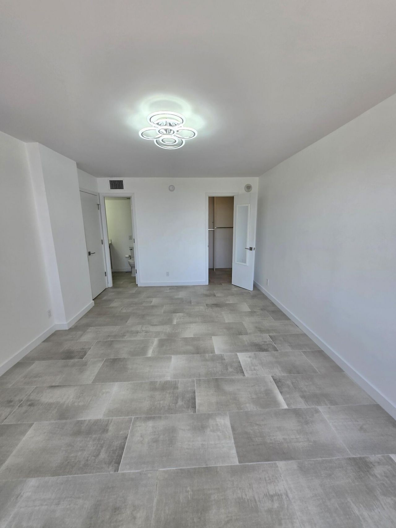 137 Golden Isles Drive, Unit 414, Hallandale Beach, FL 33009 Photo